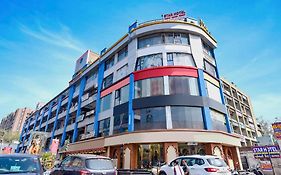 Fabhotel Star